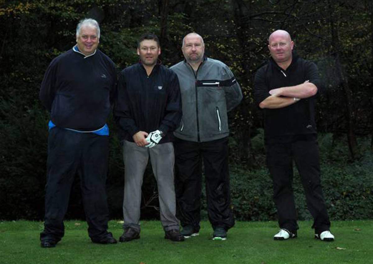 <span style="background-color: rgb(255, 255, 255);">Jon Hill (left) and the J. Davies Building Ltd team</span>