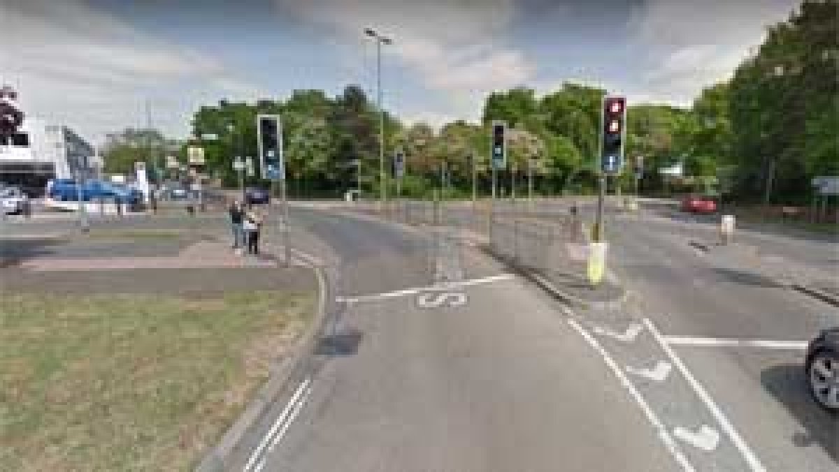 <span style="font-size: 12.6px;">You’ll need to bear left immediately to take you onto Shamblehurst Lane South.</span>