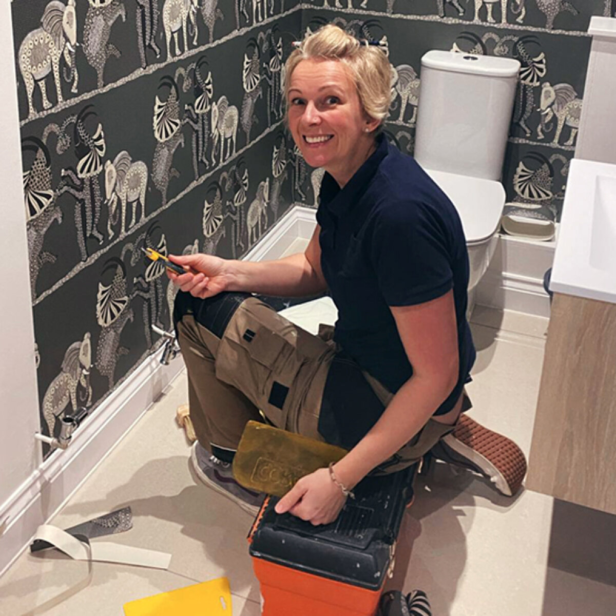 Nicola Lewis, Mrs Lewis' Decorating