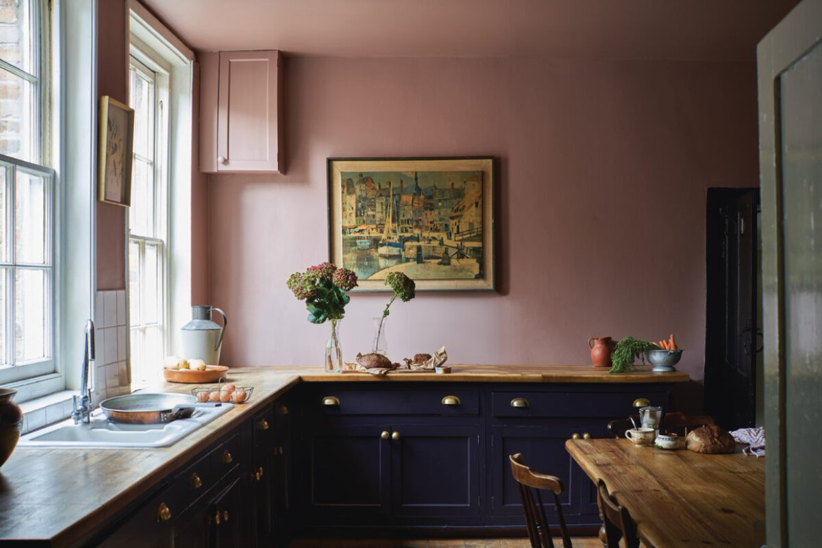 Sulking Room Pink and Paean Black (Images Courtesy of Farrow & Ball)