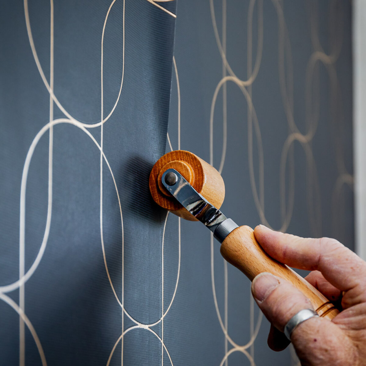 Perfection Wooden Wallpaper Seam Roller 1.5" (LE2915)