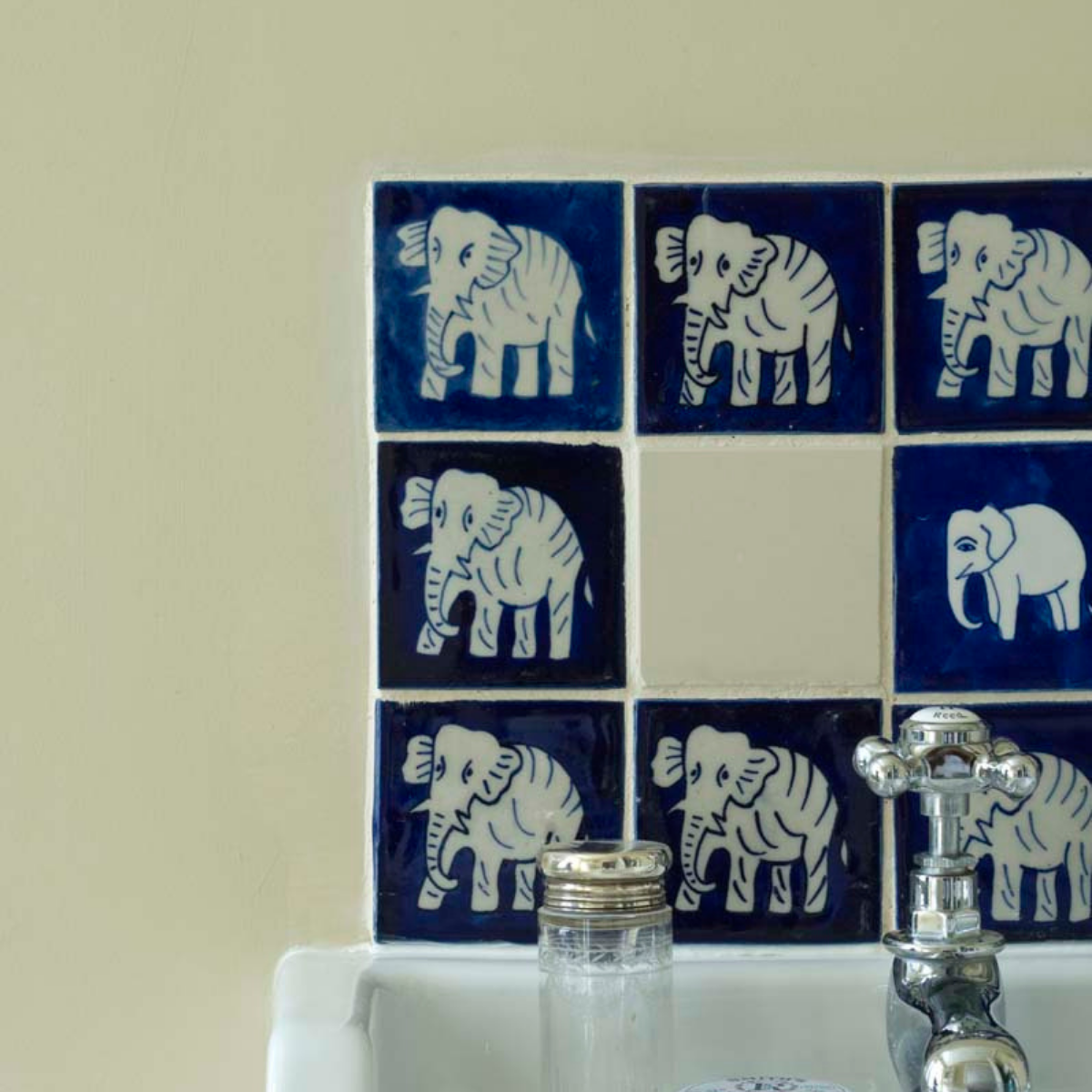 Farrow & Ball, String 8