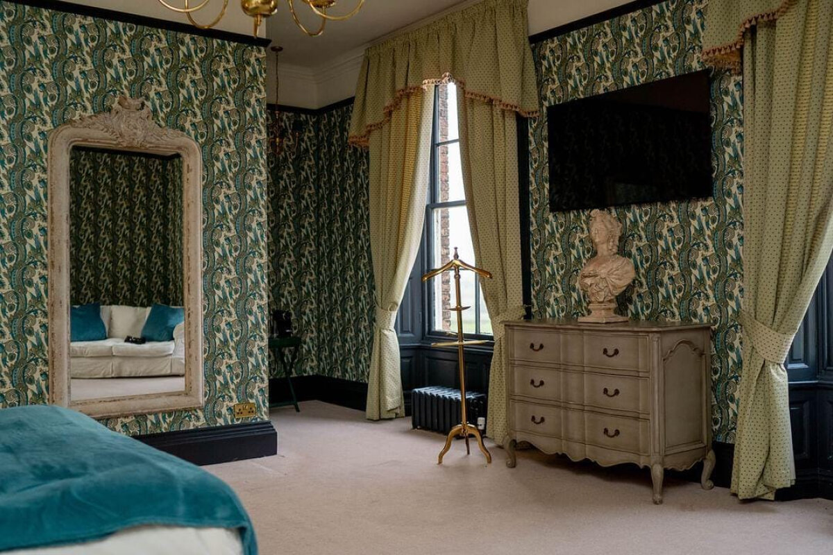 Making An Entrance! Chatting Hotel Transformations With Martin Reynolds