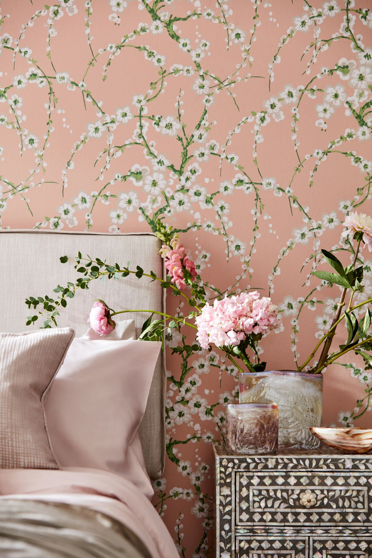 Top 10 Floral Wallpapers Perfect For The Summer Season