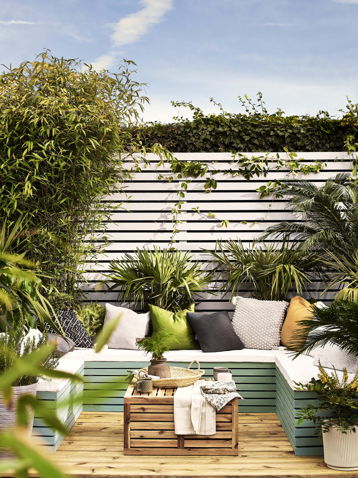 Fence Paint: How To Instantly Transform Your Garden!