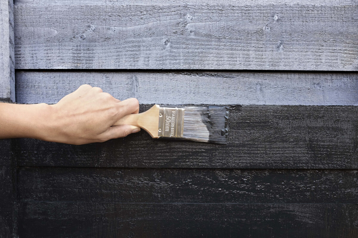 Fence Paint: How To Instantly Transform Your Garden!