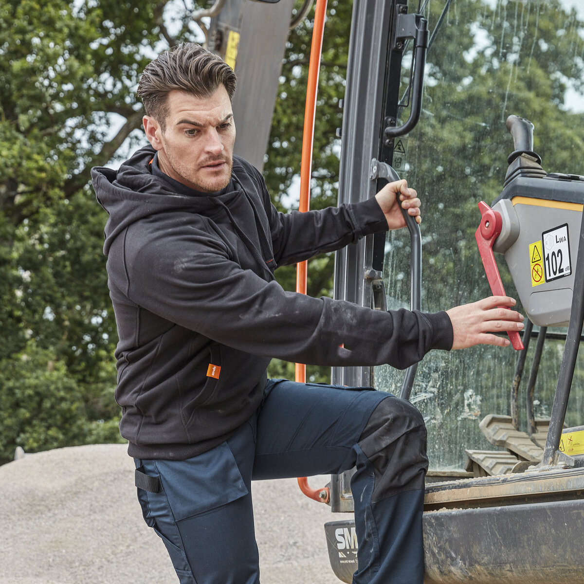 Eco Worker Hoodie Black Lifestyle 2 (NL58051005)