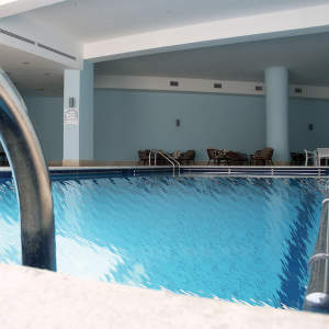Swimming pools create unique conditions for decorating.