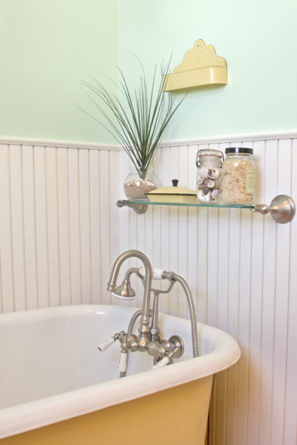 how to paint and decorate a bathroom