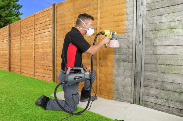 Brewers News - Time pressure? Spray a fence panel in under 2 mins!