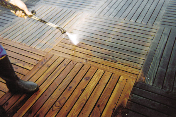 How to maintain decking