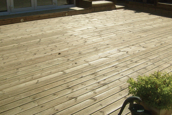 How to maintain decking